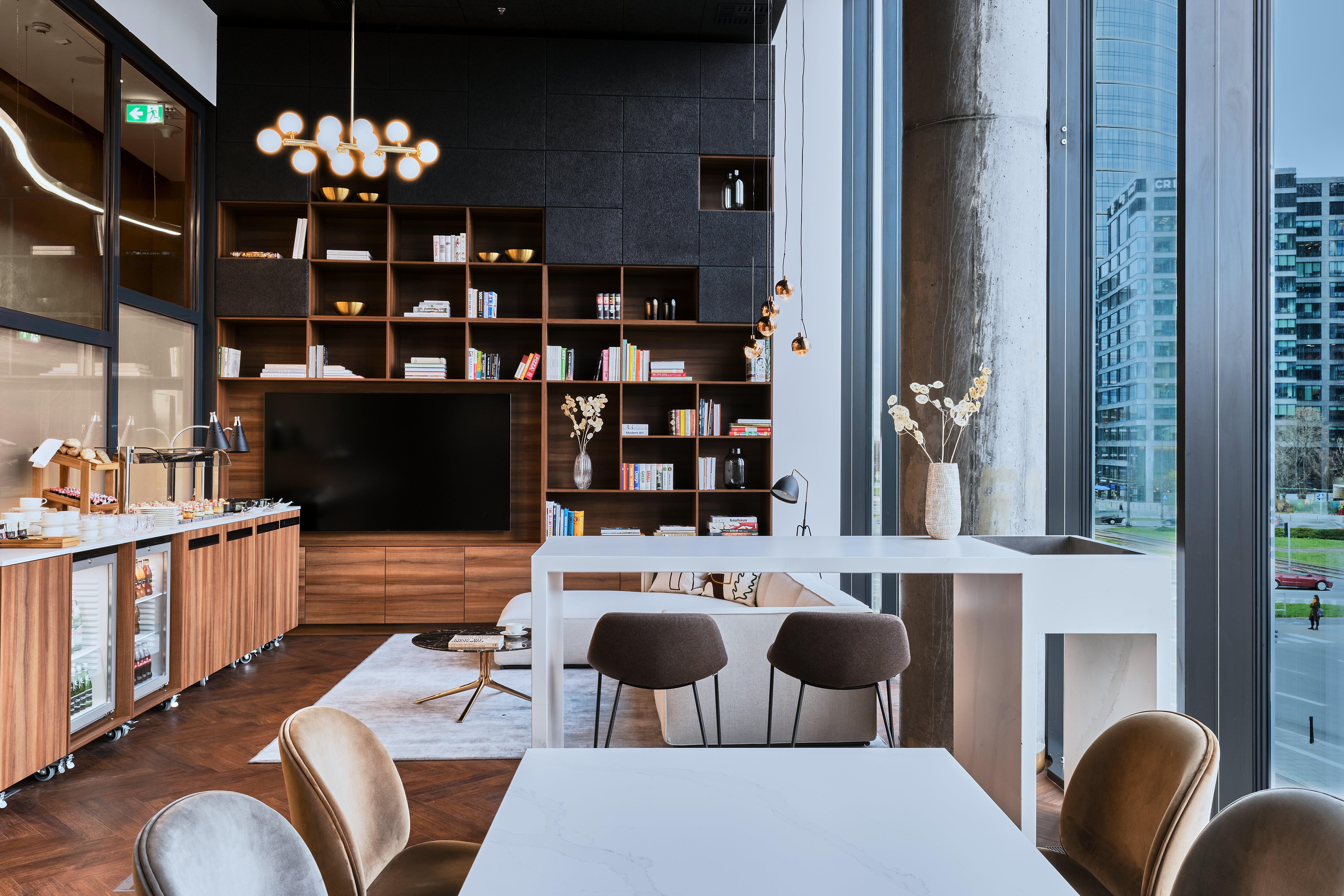 华沙皇冠假日酒店-Hub 外观 照片